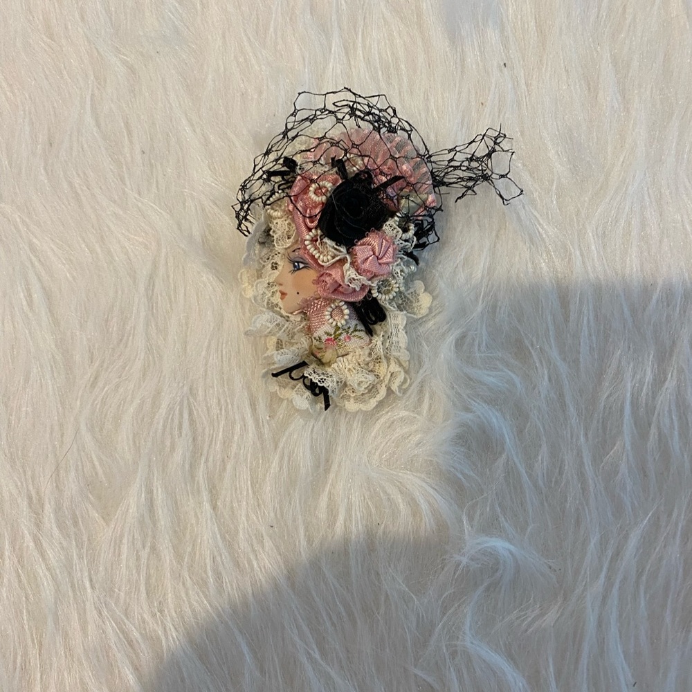 Vintage Sue Blaylock Brooch/Pin.  P7